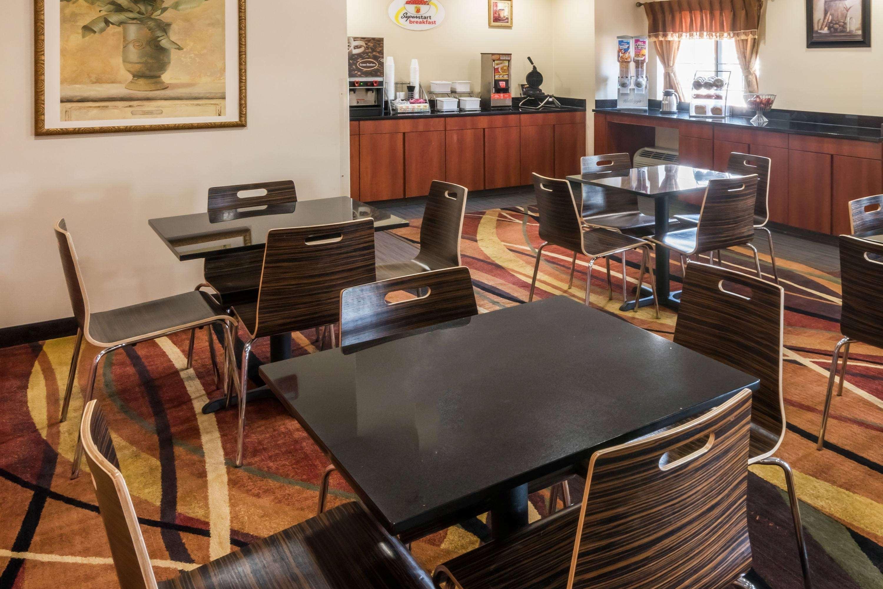 Super 8 By Wyndham Columbus West Ξενοδοχείο Εξωτερικό φωτογραφία