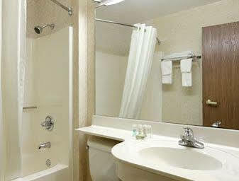Super 8 By Wyndham Columbus West Ξενοδοχείο Εξωτερικό φωτογραφία